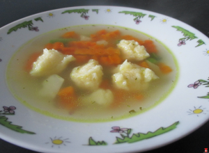Zeleninová polievka s krupicovými haluškami