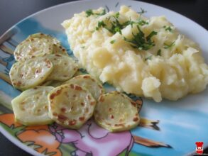 Grilovaná cuketa a zemiakové pyré s vňaťou