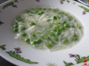 Hrášková polievka so slížikmi