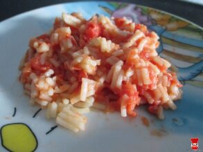 Špagety s paradajkovo-mozzarellovou omáčkou