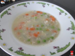 Polievka z jarnej zeleniny s ovsenými vločkami