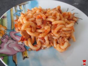 Tuniakovo-paradajková omáčka s cestovinami