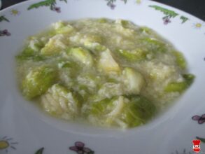 Hustá polievka z ružičkového kelu s mrveničkou