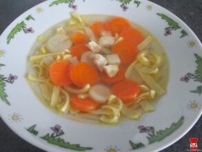 Králičí vývar s domácimi rezancami