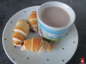 Lekvárové croissanty a kakao