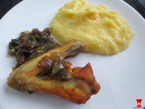 Krídlo pečené na červenej cibuli