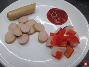 Párok s kečupom a zeleninou