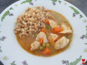 Kura na šťave so zeleninou a tarhoňou