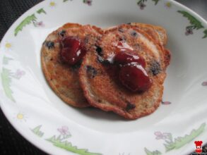 Banánové lievance s bobuľovým ovocím